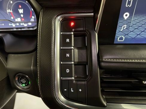 Used 2023 GMC Yukon XL SLT w/ SLT Premium Package AWD/4WD image 42