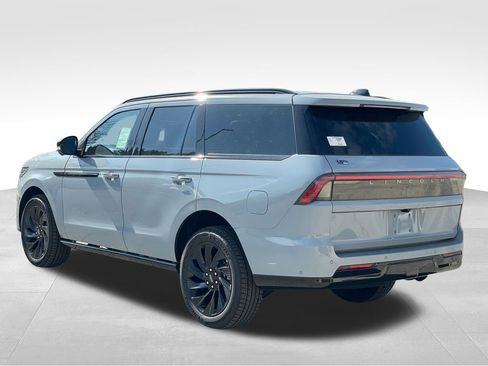 New 2025 Lincoln Navigator Reserve w/ Jet Appearance Package image 3