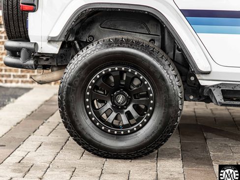 Used 2019 Jeep Wrangler Unlimited Sahara w/ Safety Group image 11