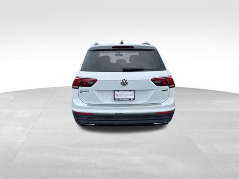 Used 2020 Volkswagen Tiguan SE w/ Panoramic Sunroof Package image 6