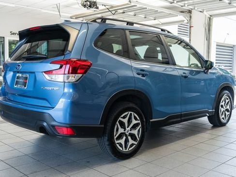 Used 2023 Subaru Forester Premium AWD/4WD image 6
