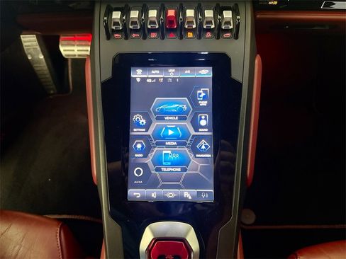 Used 2020 Lamborghini Huracan EVO image 16