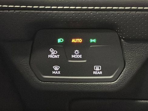 Used 2024 Volkswagen Atlas Cross Sport SEL R-Line AWD/4WD image 34