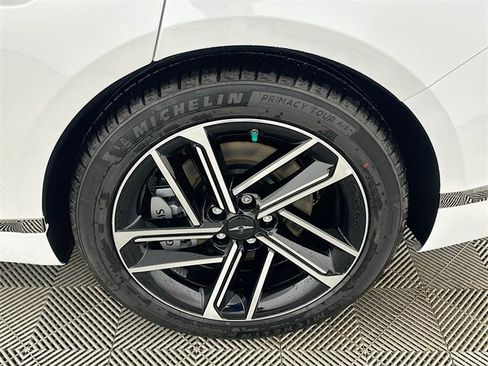 New 2025 Genesis G80 2.5T Advanced image 19