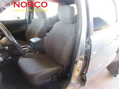 Used 2018 Toyota Tacoma TRD Sport w/ Technology Package image 14