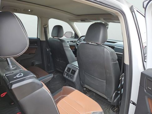 Used 2023 Volkswagen Atlas SEL Premium image 32