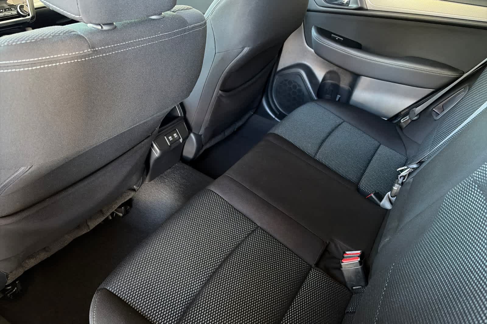 Used 2019 Subaru Outback 2.5i Premium AWD/4WD image 4