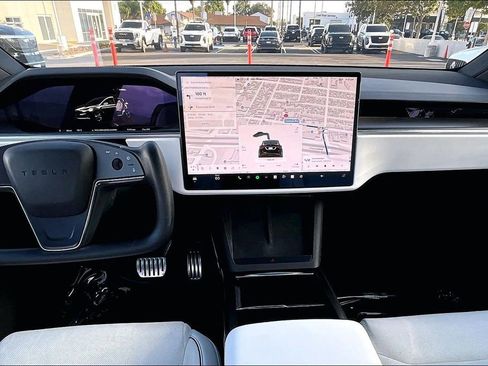 Used 2022 Tesla Model X Plaid image 14