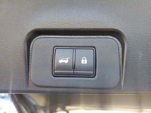 Used 2023 Nissan Rogue SV w/ SV Premium B Package image 10