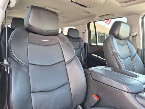 Used 2018 Cadillac Escalade ESV Luxury RWD image 29