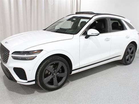 Used 2022 Genesis GV70 3.5T Sport w/ Sport Prestige Package image 3