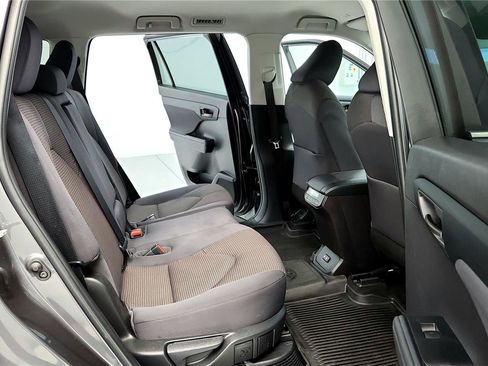 Used 2023 Toyota Highlander LE image 18