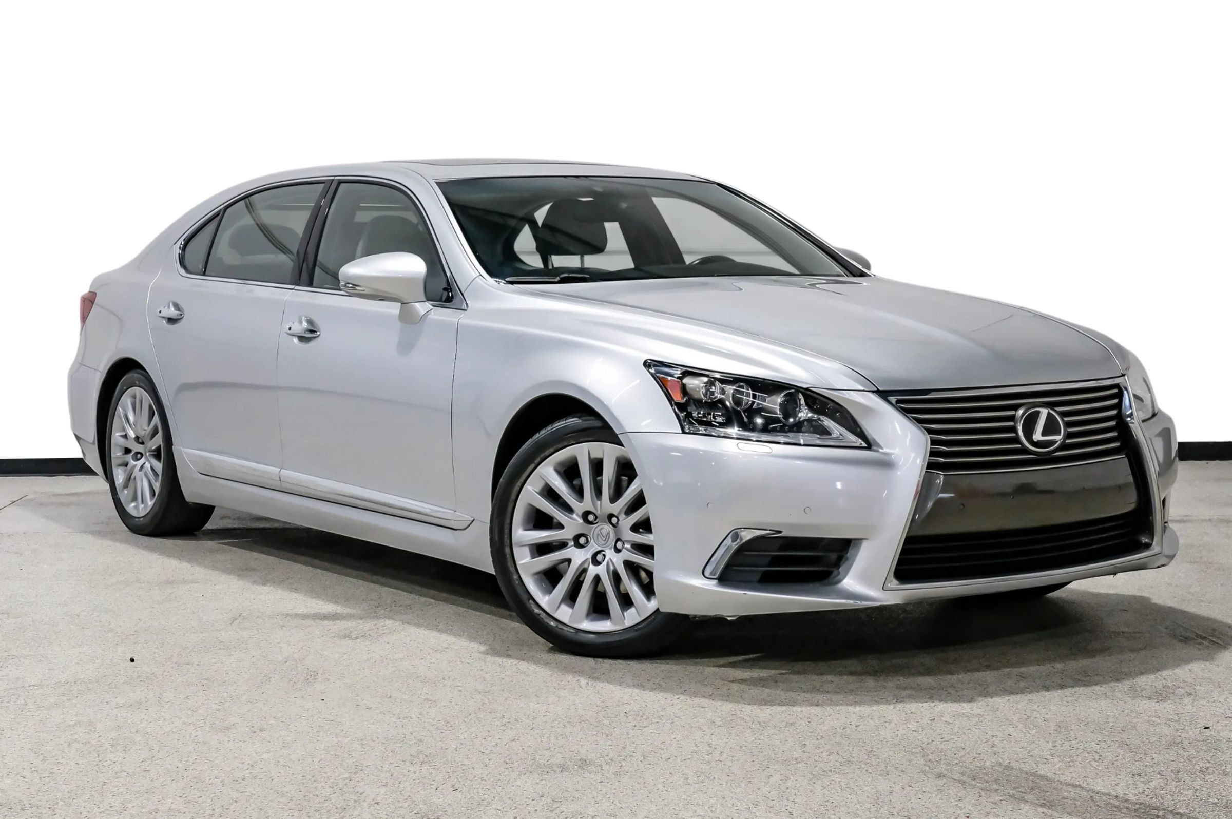 Used 2015 Lexus LS 460 L RWD image 4
