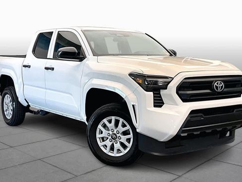 Used 2024 Toyota Tacoma SR image 3