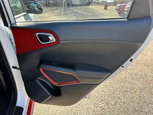 Used 2022 Kia Soul Turbo image 16