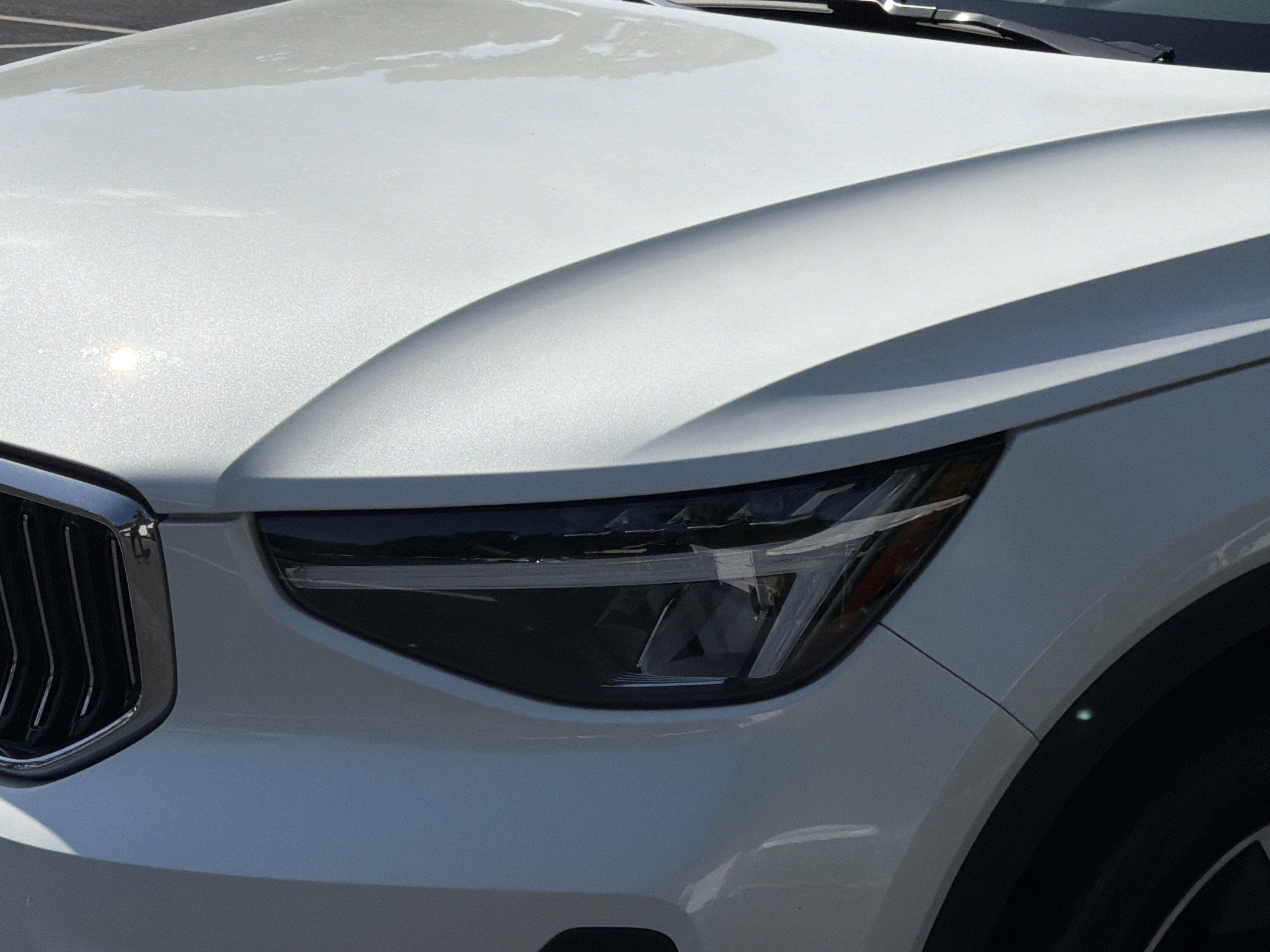 Certified 2023 Volvo XC40 B5 Plus w/ Protection Package Premier AWD/4WD image 6