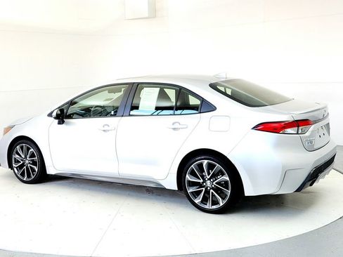 Certified 2021 Toyota Corolla SE w/ SE Premium Package FWD image 4
