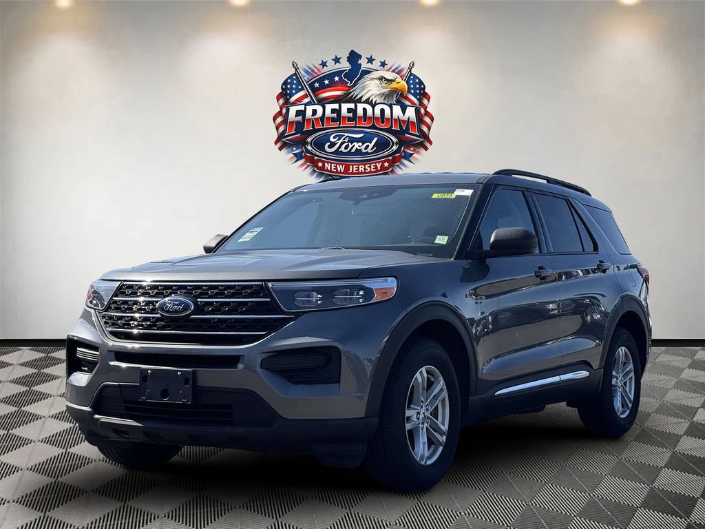 Used 2022 Ford Explorer XLT AWD/4WD image 2