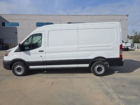 New 2026 Ford Transit 250 148 Medium Roof w/ Load Area Protection Package RWD image 5