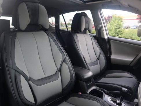 Used 2017 Toyota RAV4 XLE AWD/4WD image 37