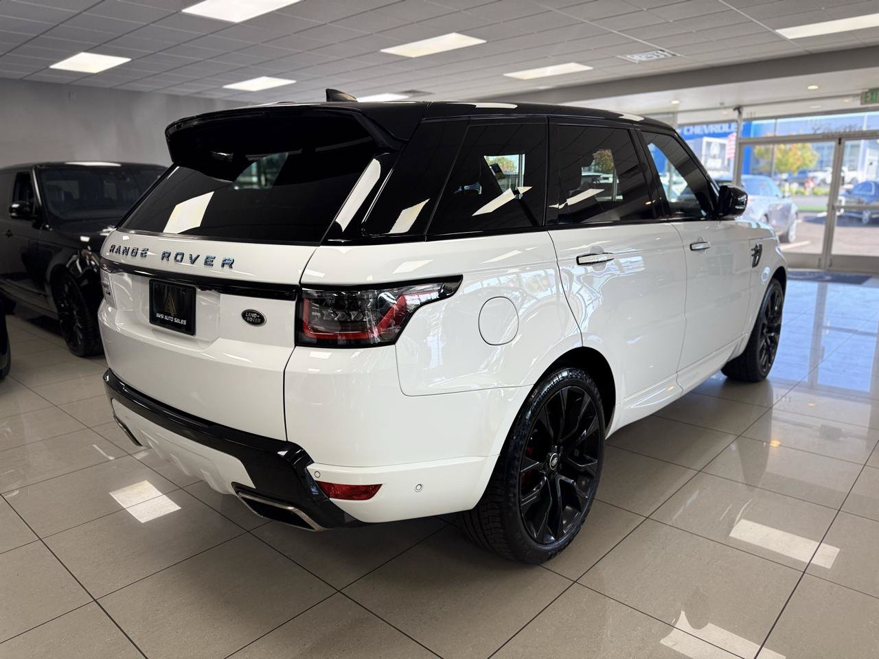 Used 2021 Land Rover Range Rover Sport HST AWD/4WD image 2