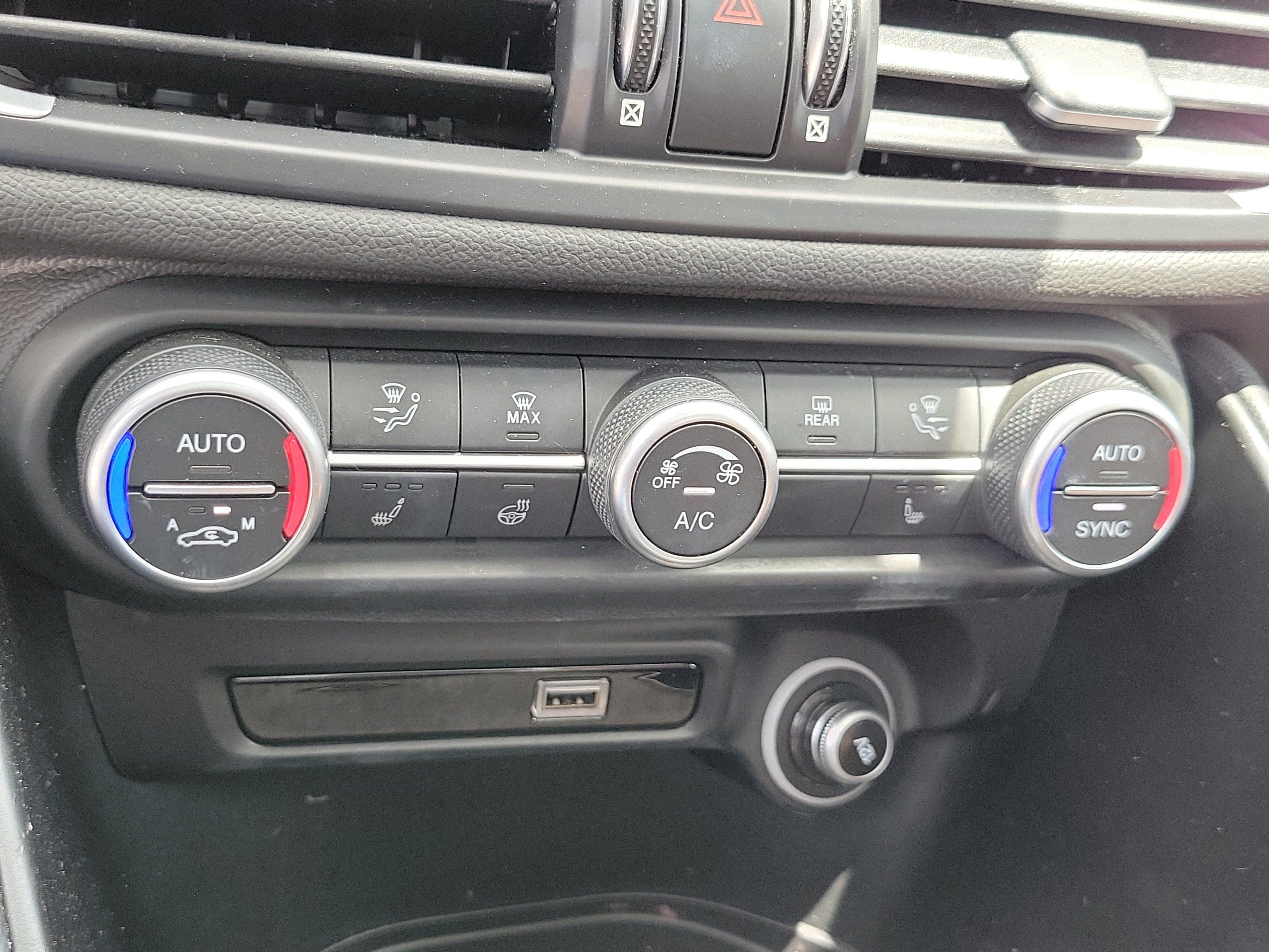 Used 2022 Alfa Romeo Giulia Ti w/ Active Assist Plus Package RWD image 24