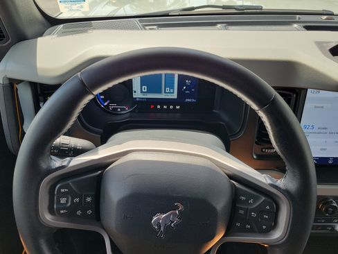 Used 2023 Ford Bronco Badlands w/ Sasquatch Package AWD/4WD image 22