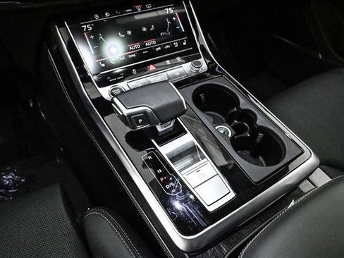 Certified 2025 Audi Q8 Prestige image 12