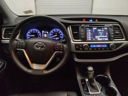 Used 2019 Toyota Highlander XLE image 22