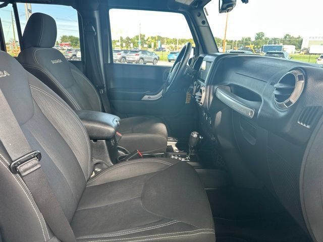 Used 2016 Jeep Wrangler Unlimited Sahara w/ Connectivity Group AWD/4WD image 14