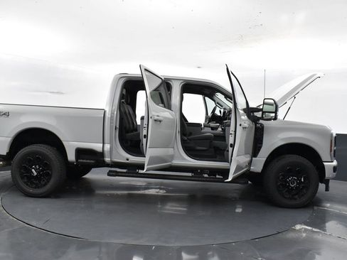 New 2025 Ford F350 XLT w/ Black Appearance Package image 44