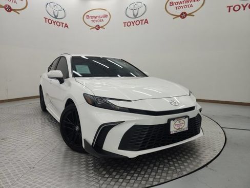 Used 2026 Toyota Camry SE w/ Convenience Package FWD image 1
