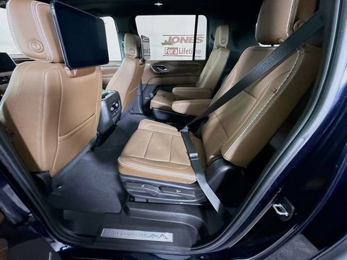 Used 2024 Chevrolet Suburban High Country w/ Advanced Technology Package image 27