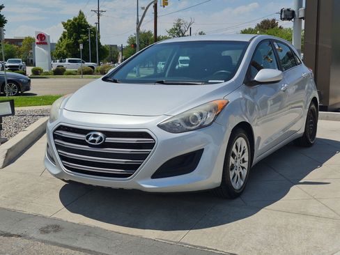 Used 2016 Hyundai Elantra GT FWD image 9