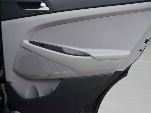 Used 2018 Hyundai Tucson SE image 28