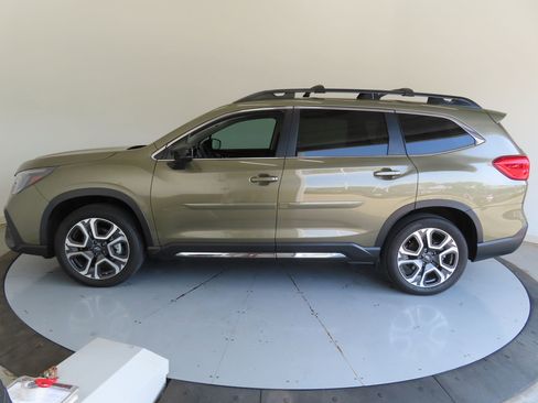 Used 2025 Subaru Ascent Limited AWD/4WD image 9