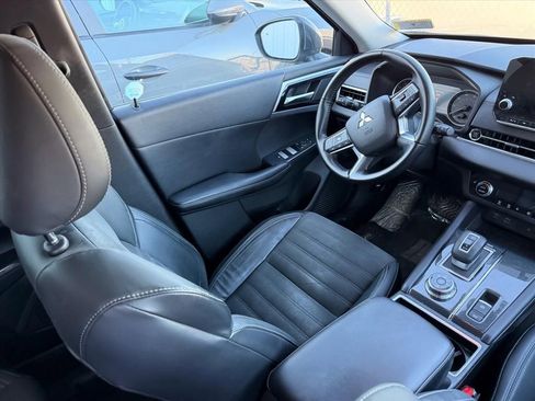 Used 2022 Mitsubishi Outlander SE image 25