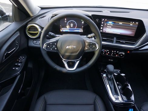 Used 2025 Chevrolet Trax ACTIV w/ Sunroof Package image 13