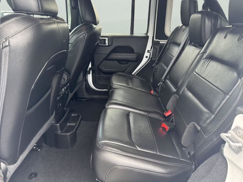 Used 2020 Jeep Wrangler Unlimited Sahara AWD/4WD image 21