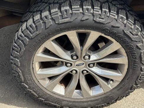 Used 2017 Ford F150 Lariat w/ Equipment Group 502A Luxury image 8