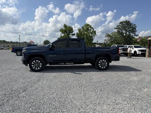 Used 2021 Chevrolet Silverado 2500 Custom w/ Custom Value Package AWD/4WD image 3