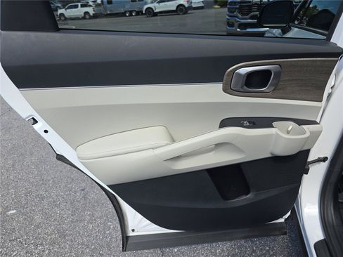 Used 2022 Kia Sorento EX w/ Panoramic Sunroof Package FWD image 13
