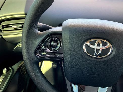 Used 2020 Toyota Prius LE FWD image 23