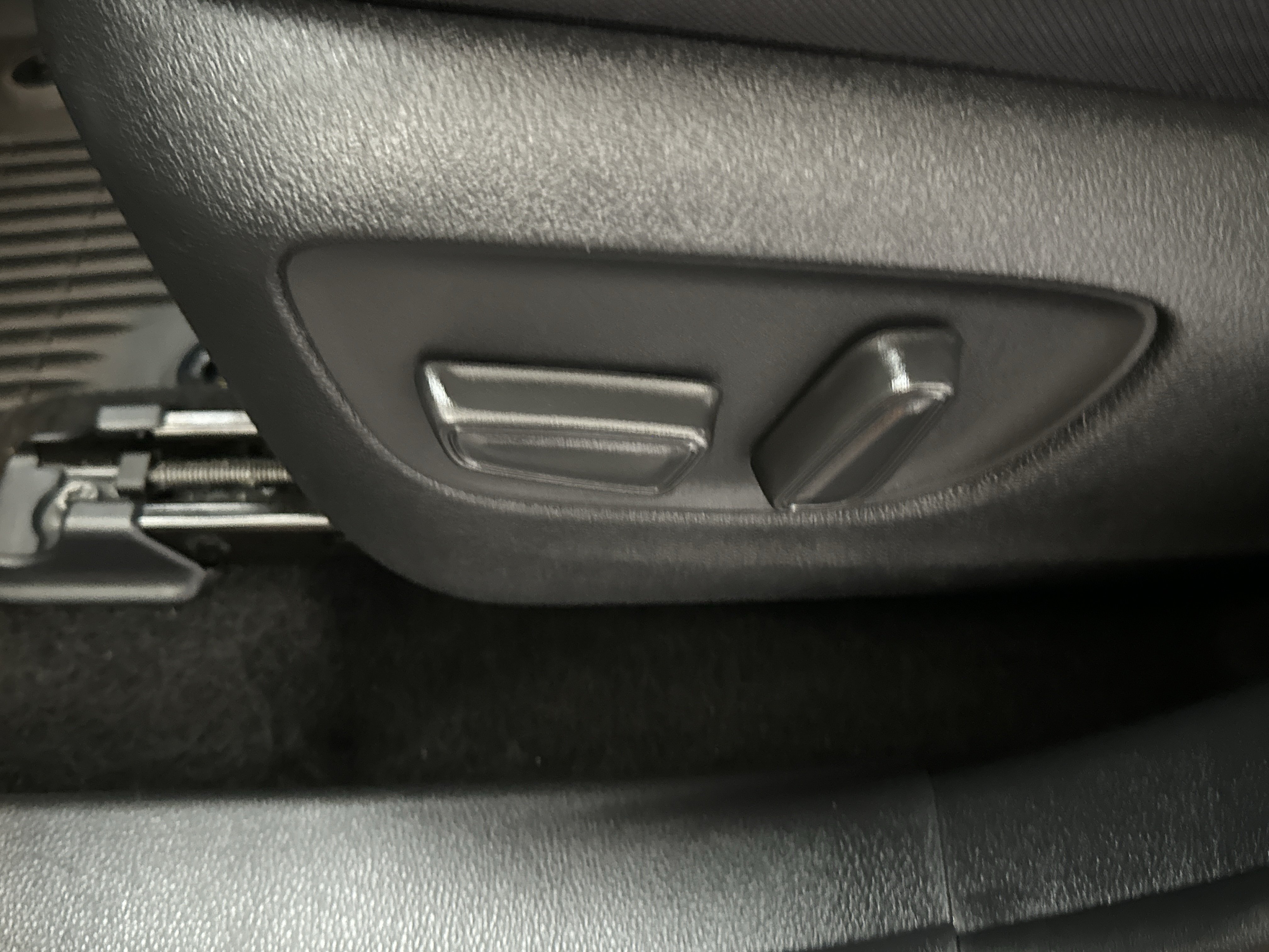 Used 2023 Toyota Highlander LE FWD image 19