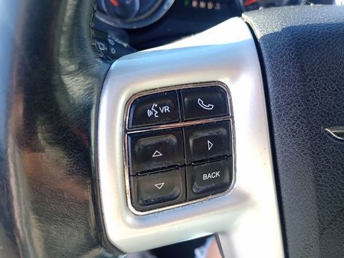 Used 2014 Chrysler Town & Country Touring image 23