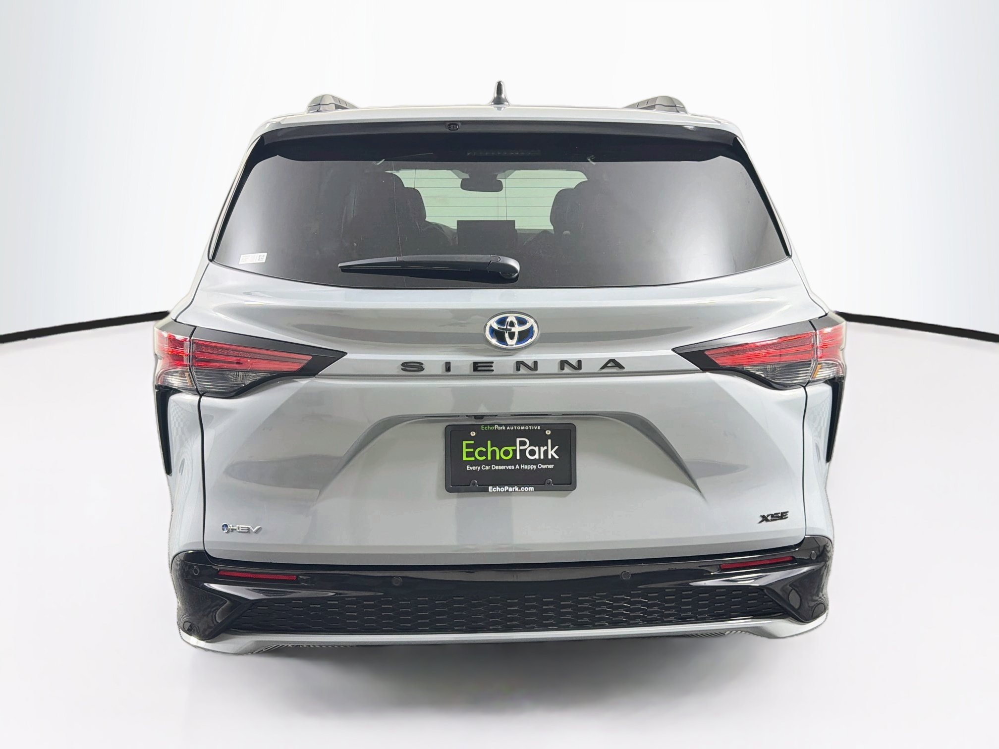 Used 2025 Toyota Sienna XSE FWD image 7
