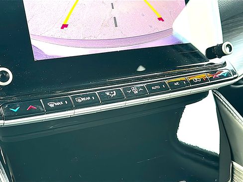 Used 2024 Jeep Wagoneer L Series II image 35