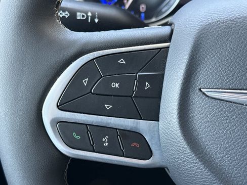 Used 2025 Chrysler Pacifica Select FWD image 27