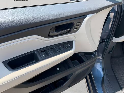 Used 2025 Honda Odyssey EX-L image 13