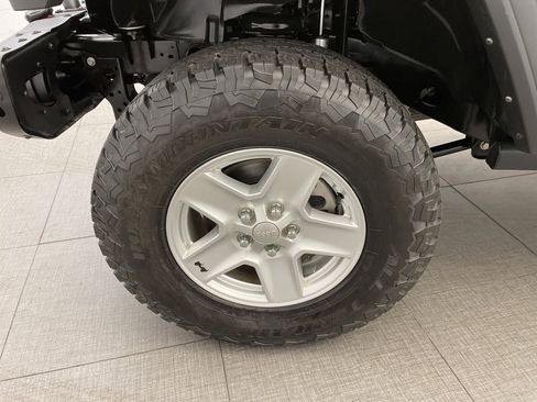 Certified 2022 Jeep Gladiator Sport w/ Trailer Tow Package image 10